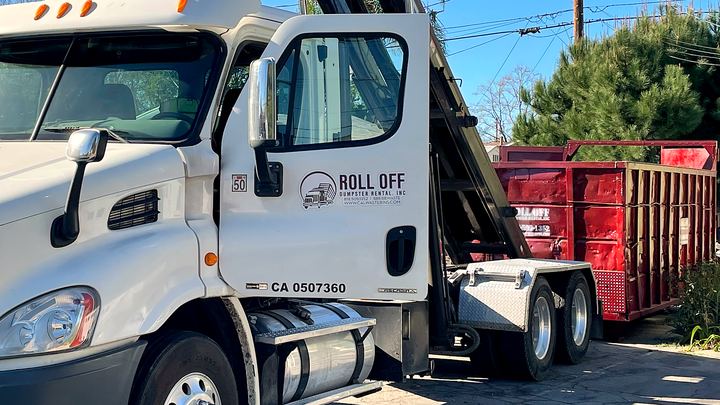 Roll Off Dumpster Rental truck and bins, owner-operated fleet in Los Angeles